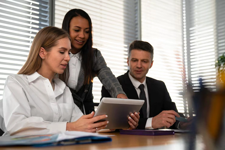 ISEE, CURSOS ONLINE- Máster en Derecho Laboral y Relaciones Internacionales