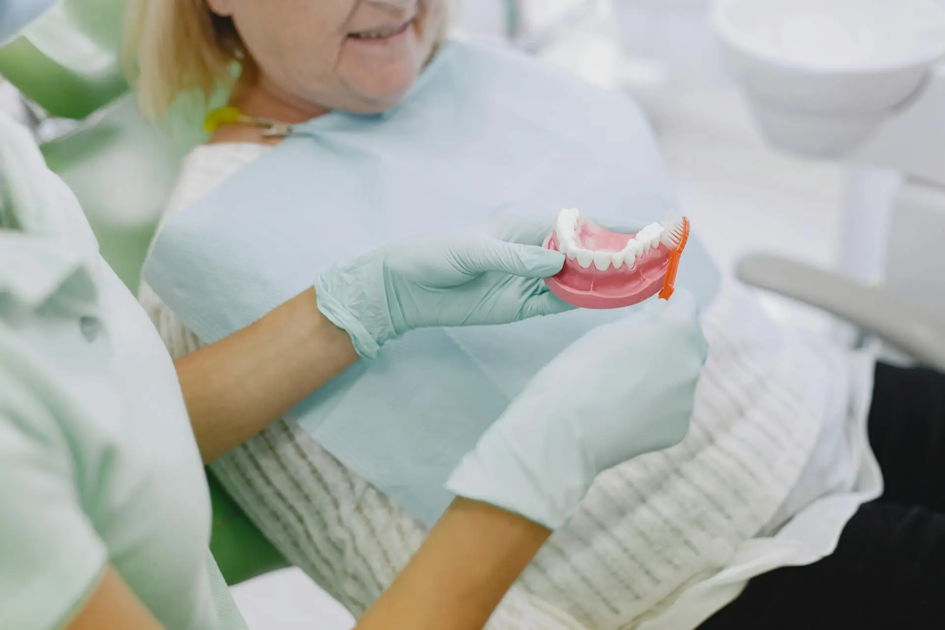 ISEE, CURSOS ONLINE- Máster en Odontología Geriátrica