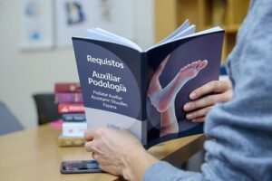 Grado de estudio o certificado necesario para los requisitos auxiliar podología España.