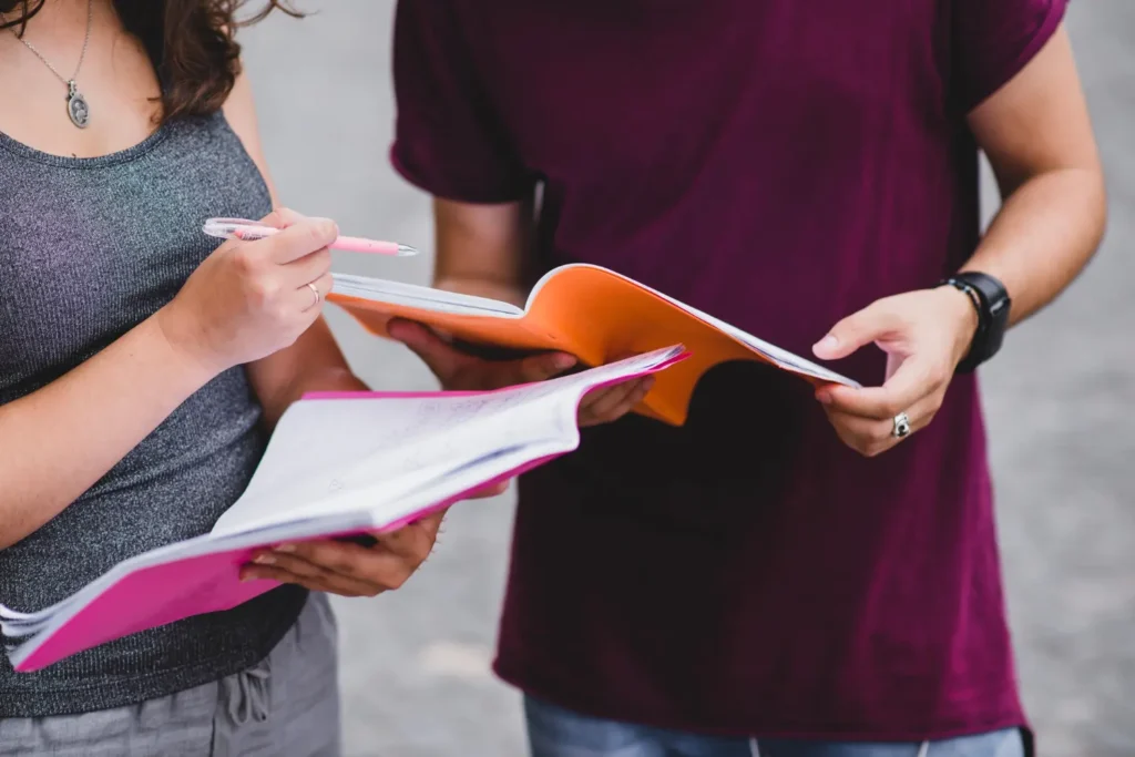 ISEIE Avala la Formación Especializada en Gerontología de ISAEG cursos universitarios, masteres online, iseie
