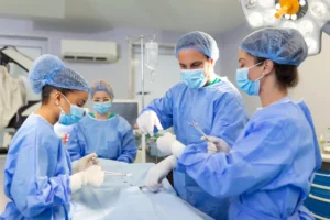 Especialidad en enfermería quirúrgica, qué hace y cómo llegar al quirófano 22