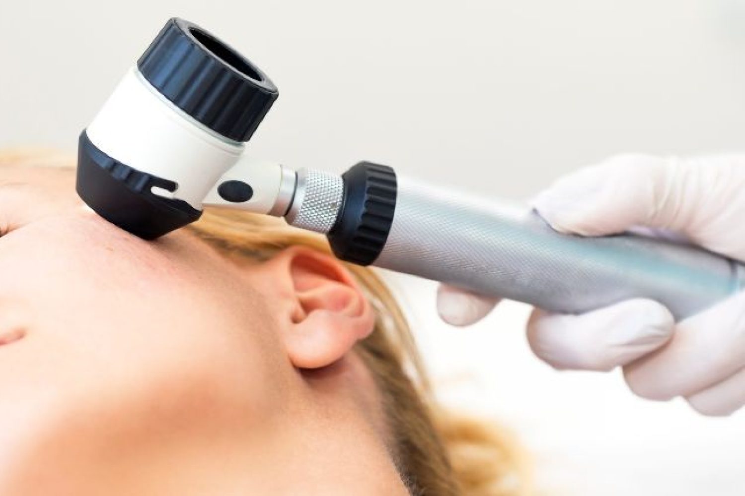 Curso de Cosmética y Dermofarmacia, Curso en Cosmética y Dermofarmacia, preparación profesional, cursos profesionales, Cosmética y Dermofarmacia, cosmética, estética de la piel, bienestar de la piel, productos dermatológicos y cosméticos, cuidado de la piel, tratamiento de enfermedades de la piel, dermofarmacia, farmacéuticos, dermatología, ISEIE, Institución Superior Estudios Innovadores Europeos