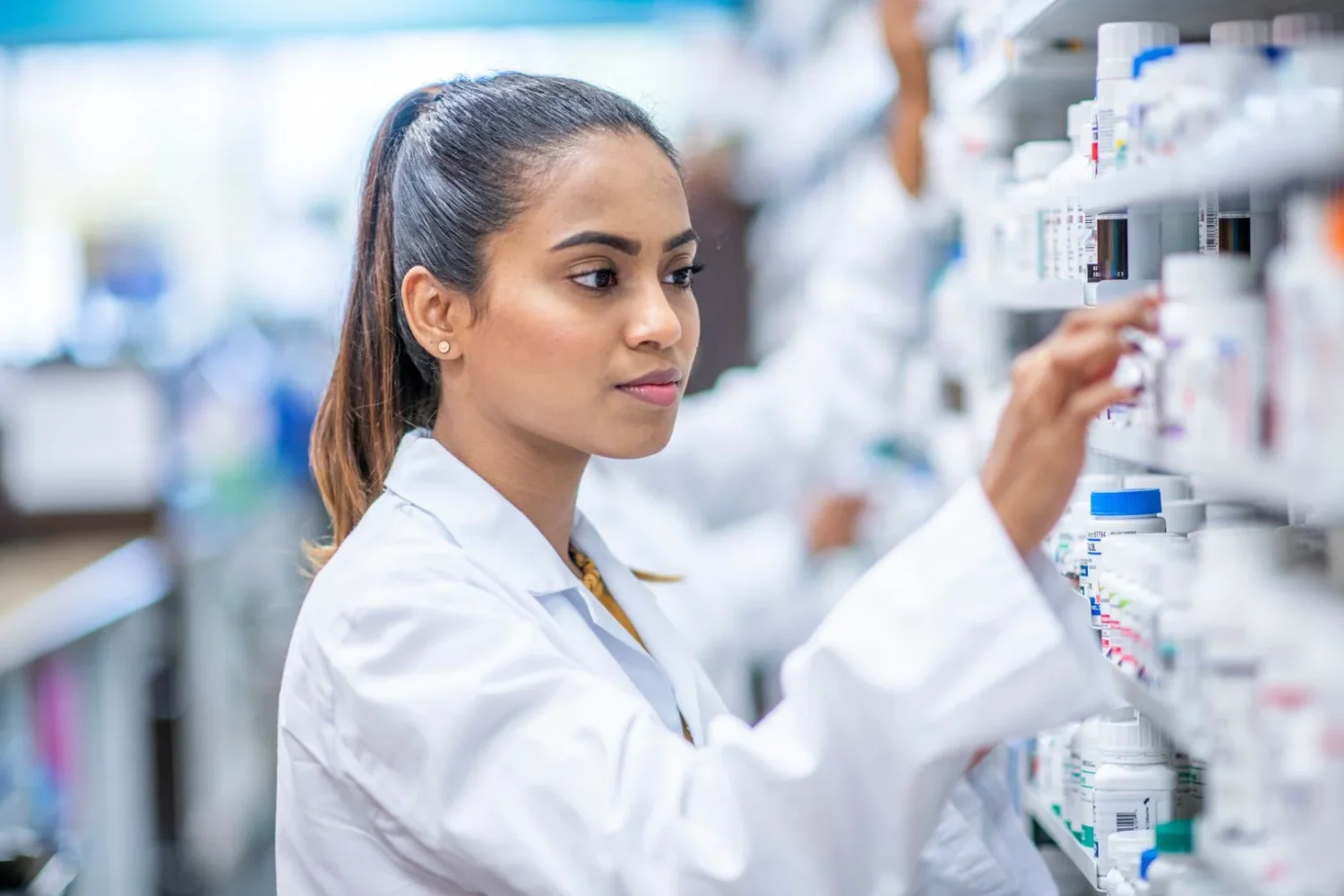 farmacéutico y biotecnológico, iseie, industria farmacéutica y biotecnológica, Farmacéutico biotecnológico, sector de la salud, Diplomado en Dirección de Empresas Farmacéuticas